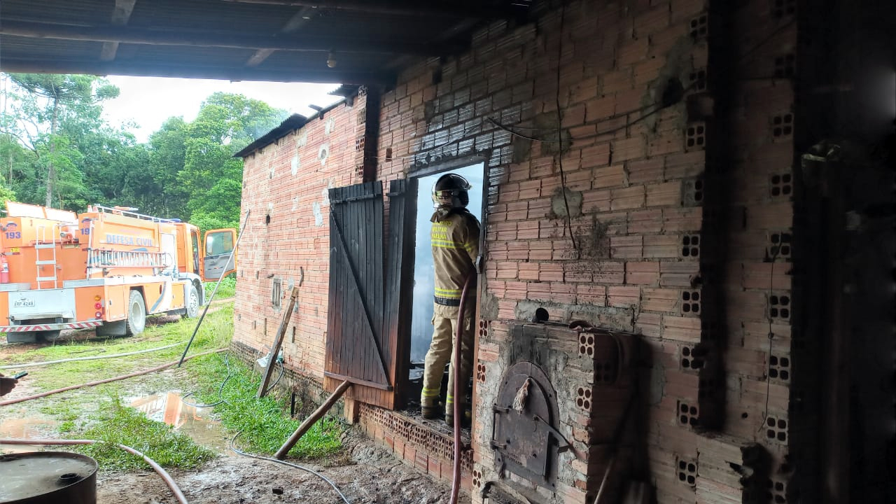 Estufa De Fumo Atingida Por Inc Ndio Em Doce Grande Jornal O Regional