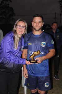 Entrega do troféu de artilheiro. Foto: O Regional
