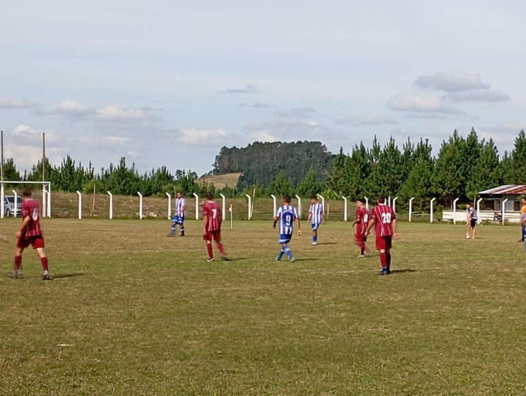 Campeonato de futebol suíço de Piên teve jogos adiados. Foto: Divulgação