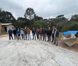 Autoridades destacaram a importância do calcário para a agricultura. Foto: Assessoria de Imprensa/ Prefeitura de Agudos do Sul