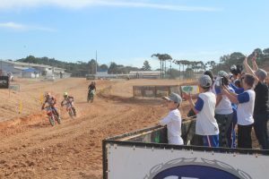 Alunos da Apae participaram de ação no velocross em Piên. Foto: O Regional