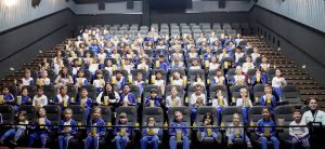 Crianças foram ao cinema. Foto: Assessoria de Imprensa/Prefeitura de Piên