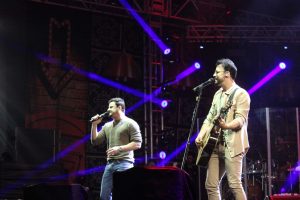 Clayton & Romário encerraram a primeira noite do Natal Luz de Piên. Foto: O Regional