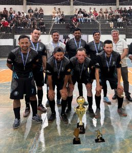 Master Vila foi o time campeão do futsal na Categoria Veterano. Foto: Assessoria de Imprensa/Prefeiura deTijucas do Sul