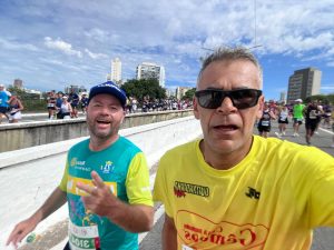 Joelcio encontrou o amigo Lúcio durante a corrida. Foto: Divulgação