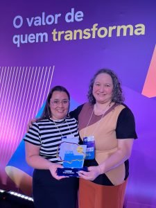 Representantes da Secretaria de Desenvolvimento Econômico receberam a premiação. Foto: Assessoria de Imprensa/Prefeitura de Mandirituba