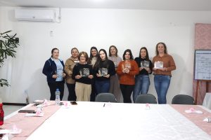 Professoras alfabetizadoras também receberam reconhecimento. Foto: Assessoria de Imprensa/Prefeitura de Piên
