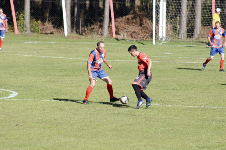 Bola volta a rolar neste sábado na série B do campeonato de futebol de Piên. Foto: Arquivo/O Regional