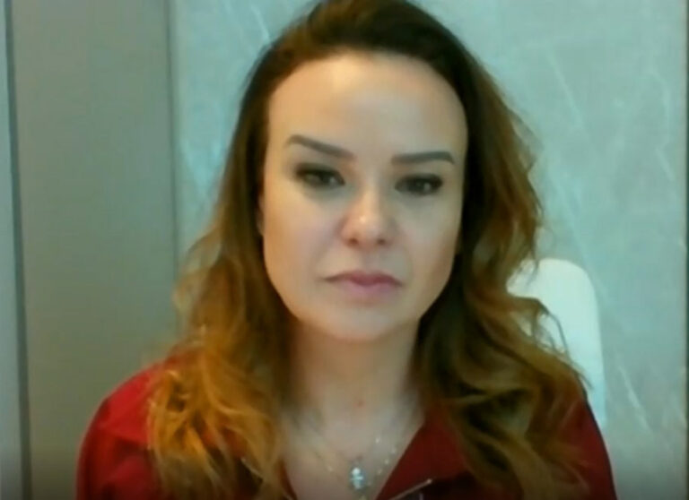 Dentista Ana Paula Prestes Virmond Traiano falou sobre o Novembro Vermelho durante a entrevista. Foto: Reprodução/Zoom