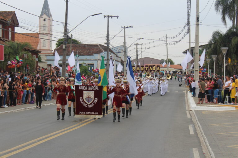 Desfile em comemoração ao aniversário de Campo do Tenente. Foto: O Regional