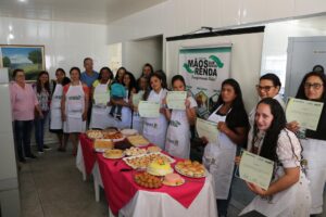 Participantes receberam o certificado de conclusão do curso. Foto: Assessoria de Imprensa/Prefeitura de Mandirituba