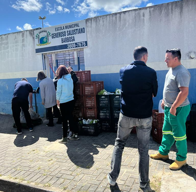 Programa consiste na troca de materiais recicláveis por hortifrutis. Foto: Assessoria de Imprensa/Prefeitura de Fazenda Rio Grande