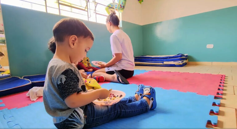 Alunos têm acompanhamento nutricional da alimentação escolar. Foto: Reprodução/Prefeitura de Agudos do Sul