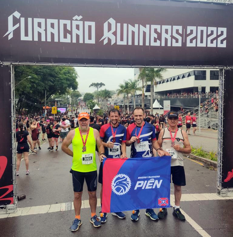 Atletas de Piên participaram da corrida realizada em Curitiba. Foto: Divulgação