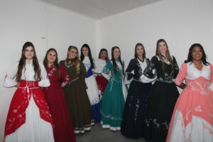 Candidatas que concorreram ao título de rainha e princesas. Foto: Arquivo/O Regional