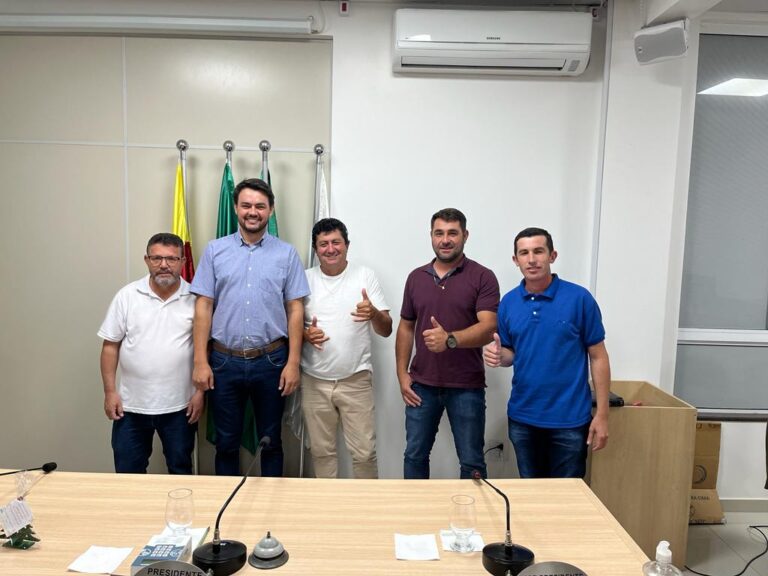 Membros eleitos para a mesa diretora na câmara de Quitandinha. Foto: Câmara de vereadores de Quitandinha