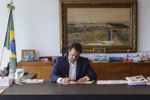 Governador Ratinho Junior anunciou mais dois nomes que vão ocupar o primeiro escalão do governo do Paraná. Foto: Jonathan Campos/AEN