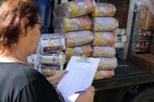 Alimentos começaram a ser enviados para as escolas do Paraná. Foto: Karina Audrey/Fundepar