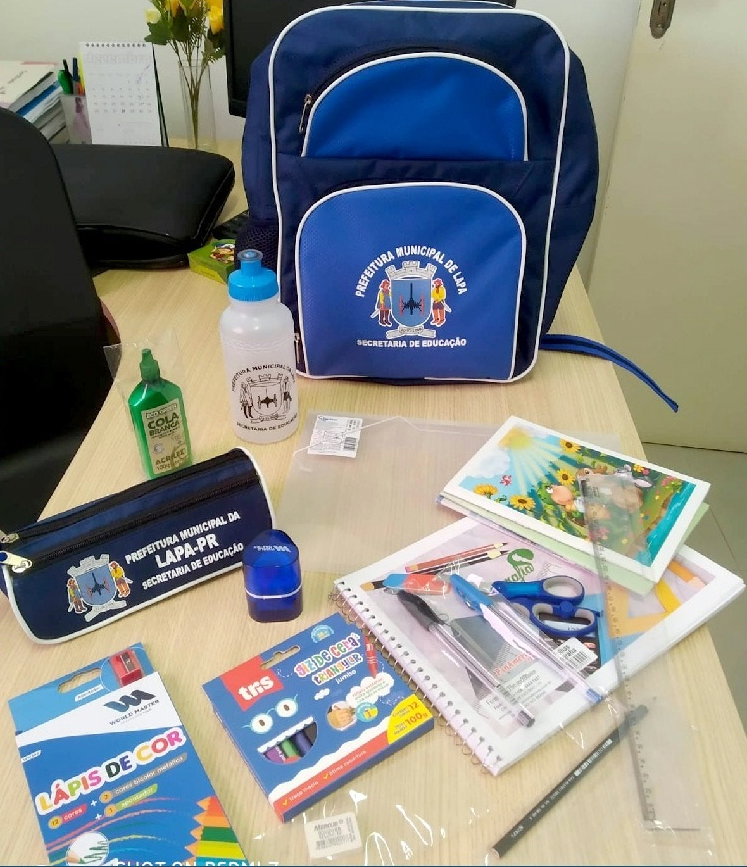 Itens que vão compor os kits escolares são preparados pela pasta para o início das aulas. Foto: Assessoria de Imprensa/Prefeitura da Lapa