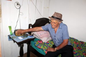 Antonio Cidral é ouvinte assíduo da Caiçara FM nestes 10 anos. Foto: Arquivo/O Regional