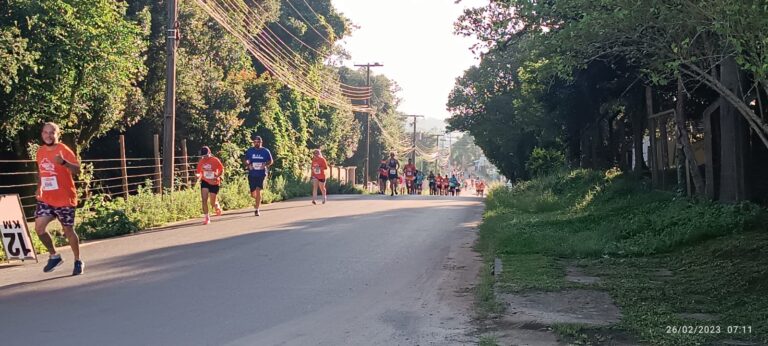 Corrida mobilizou centenas de participantes na cidade. Foto: Departamento de Esportes de Tijucas do Sul