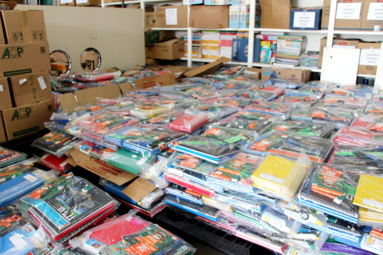 Kits de material escolar serão entregues para as crianças em Piên. Foto: Assessoria/Prefeitura de Piên