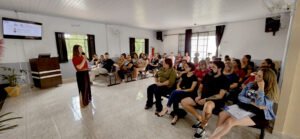 Pais de crianças estiveram reunidos em evento na cidade de Agudos do Sul. Foto: Assessoria de Imprensa/Prefeitura de Agudos do Sul
