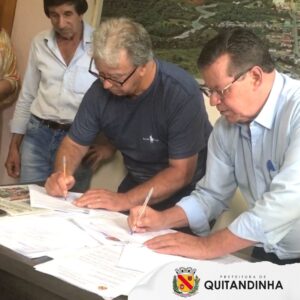 Assinatura de convênio entre prefeitura e hospital. Foto: Assessoria/Prefeitura de Quitandinha