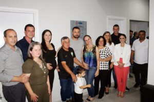 Familiares da homenageada e autoridades locais na inauguração do Centro Cultural e Educacional em Piên. Foto: Arquivo/O Regional