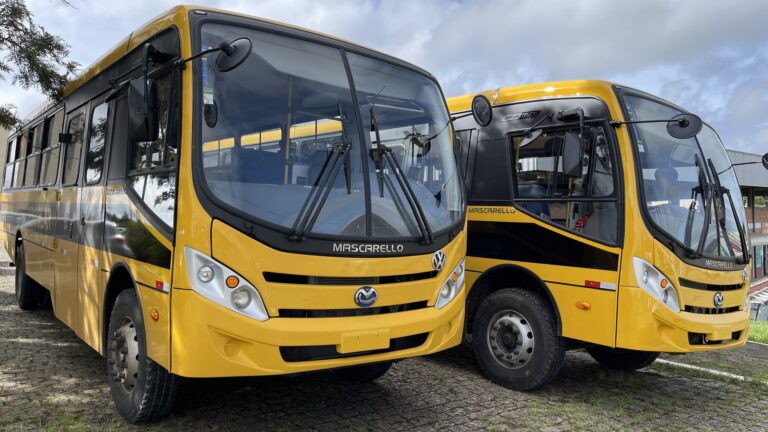 Aquisição de novos ônibus para a frota da Educação. Foto: Assessoria de Imprensa/Prefeitura de Tijucas do Sul