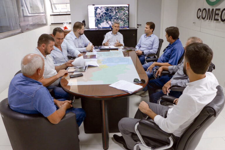 Prefeito e vereadores participaram de reunião com a AMEP para tratar da estrada. Foto: Divulgação