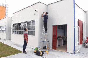 Prefeitura está instalando os equipamentos nas escolas. Foto: Assessoria de Imprensa/Prefeitura de Piên