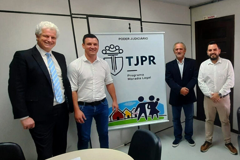 Reunião com representantes do TJPR abordou sobre o programa. Foto: Assessoria de Imprensa/Prefeitura de Piên