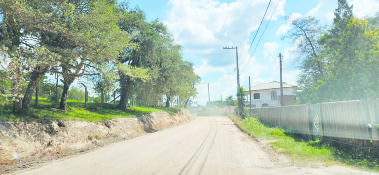 Rua a ser pavimentada em Agudos do Sul. Foto: Assessoria/Prefeitura de Agudos do Sul