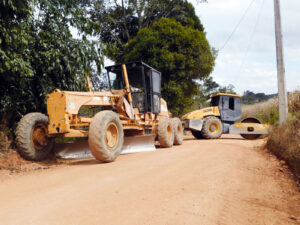 Secretaria de Obras está executando melhorias nas vias rurais. Foto: Assessoria de Imprensa/Prefeitura de Quitandinha