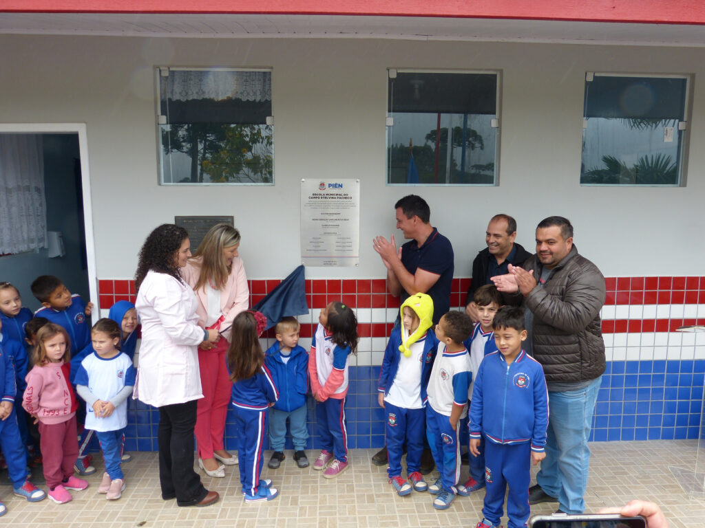 Autoridades participaram do ato de reinauguração da unidade de ensino. Foto: Arquivo/O Regional