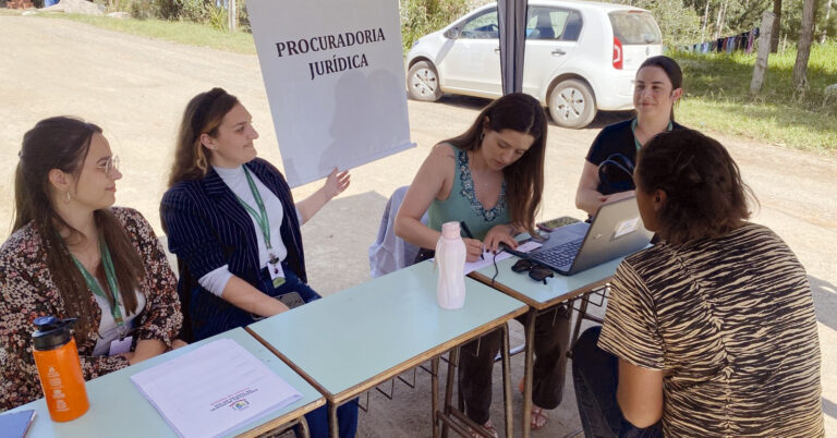 Serviços da prefeitura foram levados aos moradores do Postinho durante o projeto. Foto: Assessoria de Imprensa/Prefeitura de Tijucas do Sul