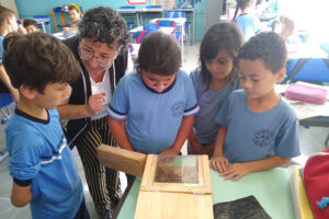 Atividades de preservação das abelhas são desenvolvidos na escola em Agudos do Sul. Foto: Dib Junior/AEN