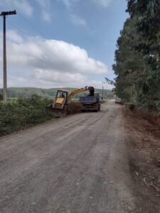 Equipes realizam os trabalhos de manutenção nas estradas rurais. Foto: Assessoria de Imprensa/Prefeitura da Lapa