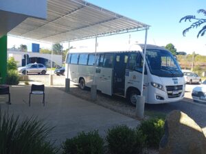 Micro-ônibus, vans e ambulâncias são utilizados no transporte de pacientes. Foto: Assessoria de Imprensa/Prefeitura de Quitandinha