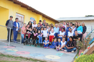 Uniformes foram entregues aos alunos da Escola Padre Ramiro. Foto: Assessoria de Imprensa/Prefeitura de Piên