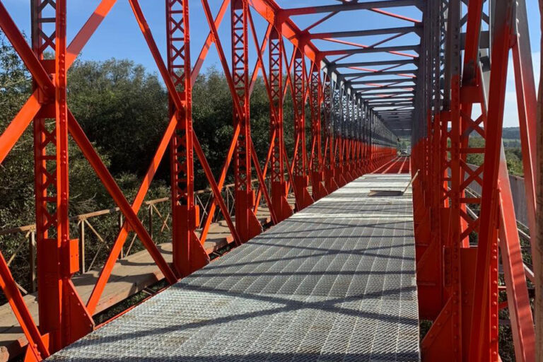 Histórica ponte entre Lapa e Campo do Tenente está passando por uma série de melhorias. Foto: DER-PR