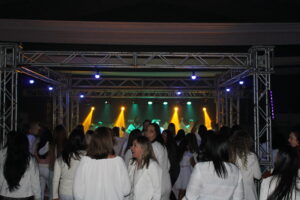 Noite foi de música e animação com a temática Festa do Branco. Foto: Arquivo/O Regional