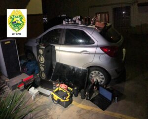 Veículo e objetos roubados na Lapa foram recuperados pela PM. Foto: Divulgação/28º BPM