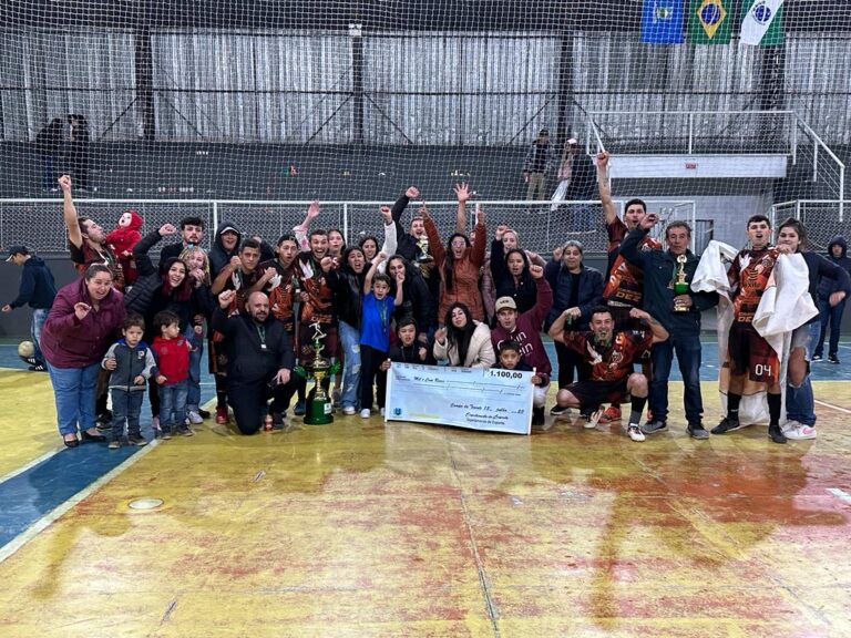 Equipe do Divino celebrou a conquista do título. Foto: Divulgação