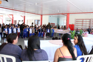 Famílias participaram da cerimônia de entrega das doações arrecadadas. Foto: Arquivo/O Regional