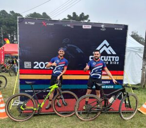 Guilherme e Junior marcaram presença no Circuito Mountain Bike. Foto: Divulgação