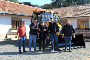 Nova máquina foi recebida pelo município de Piên e atenderá os trabalhos da Secretaria de Agricultura. Foto: Arquivo/O Regional