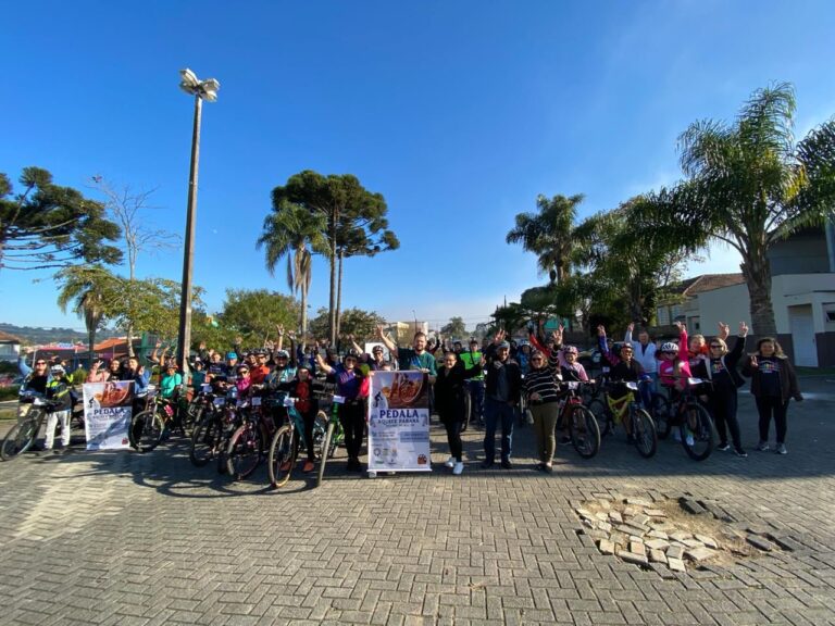 Dezenas de pessoas participaram do pedal a aquece em Agudos do Sul. Foto: Assessoria de Imprensa/Prefeitura de Agudos do Sul