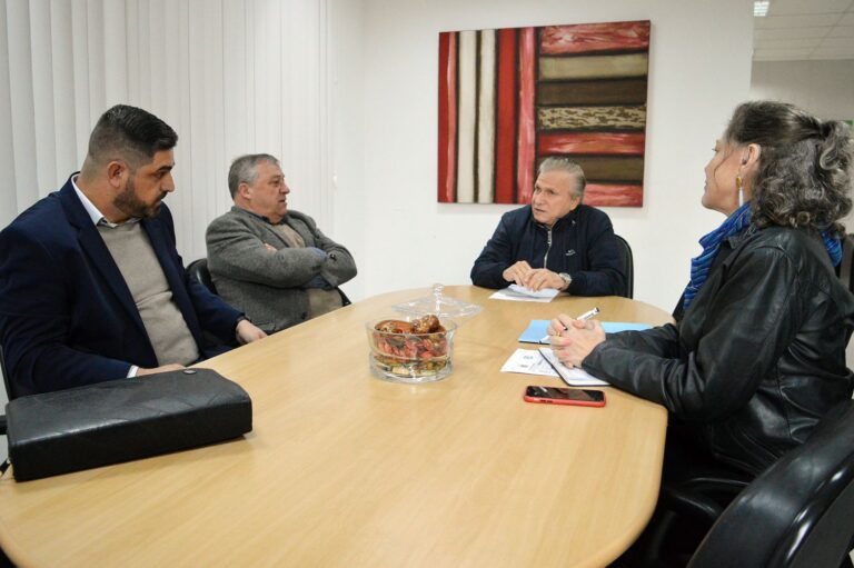 Prefeito participou de encontro com o secretário estadual Mauro Moraes. Foto: Assessoria de Imprensa/Prefeitura de Contenda